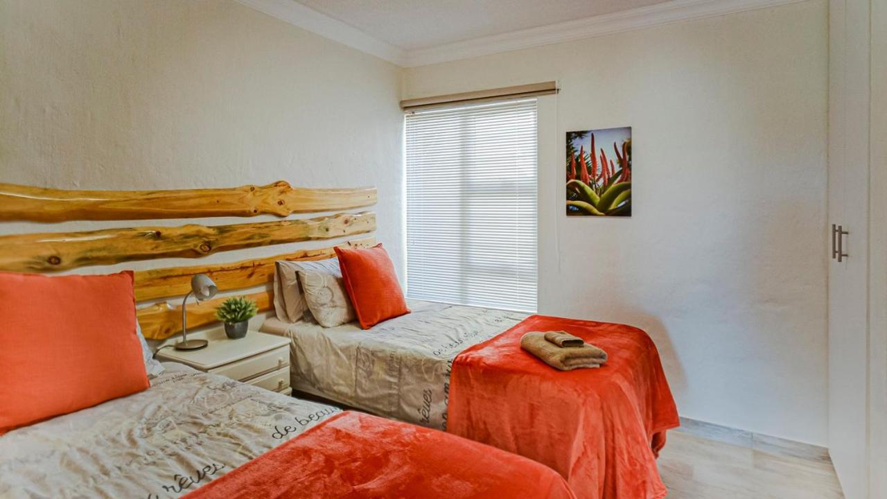 The Ark Guesthouse At Marina Martinique Jeffreys Bay Exterior foto