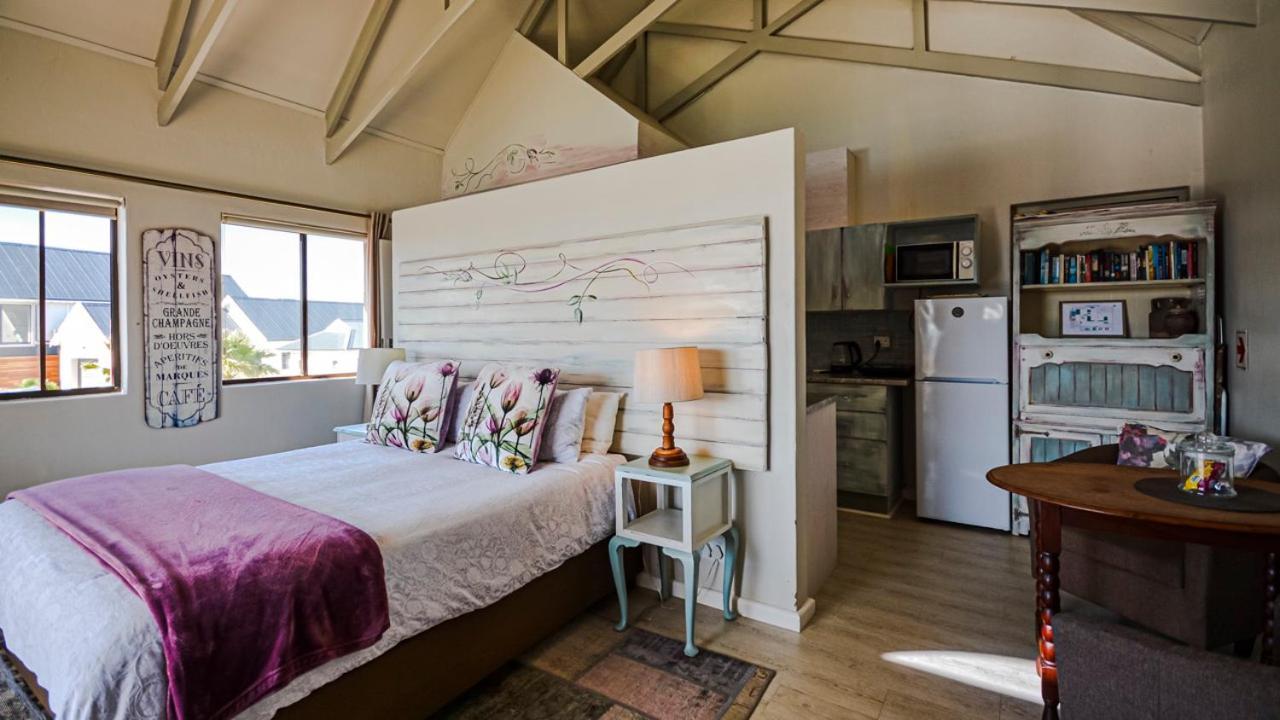 The Ark Guesthouse At Marina Martinique Jeffreys Bay Exterior foto